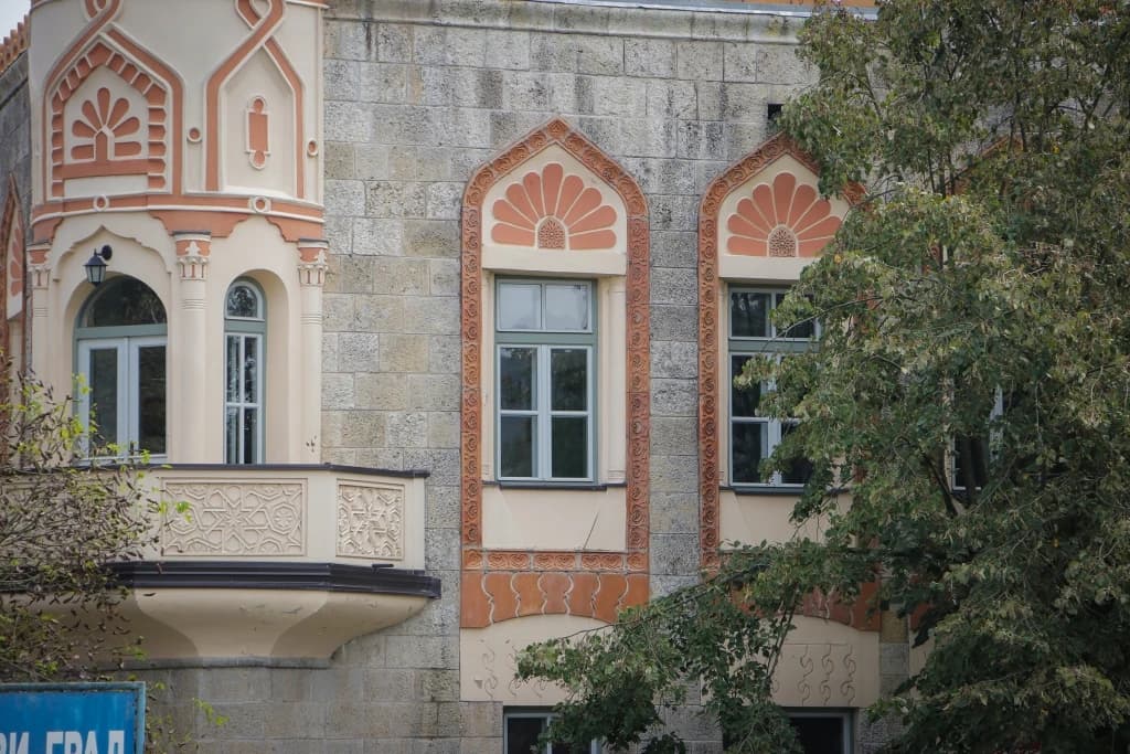Gradska vijećnica u Novom Gradu na obali Une