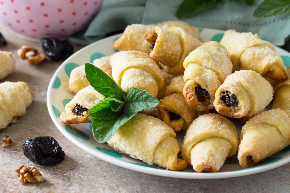 Starinske kiflice s orasima i pekmezom: Mekane su danima, a recept se pamti po šoljama