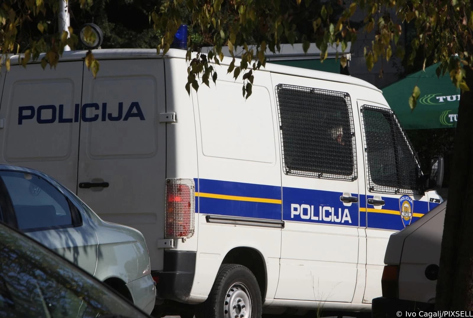 Maloljetna osoba stradala u požaru porodične kuće u Kozarcu