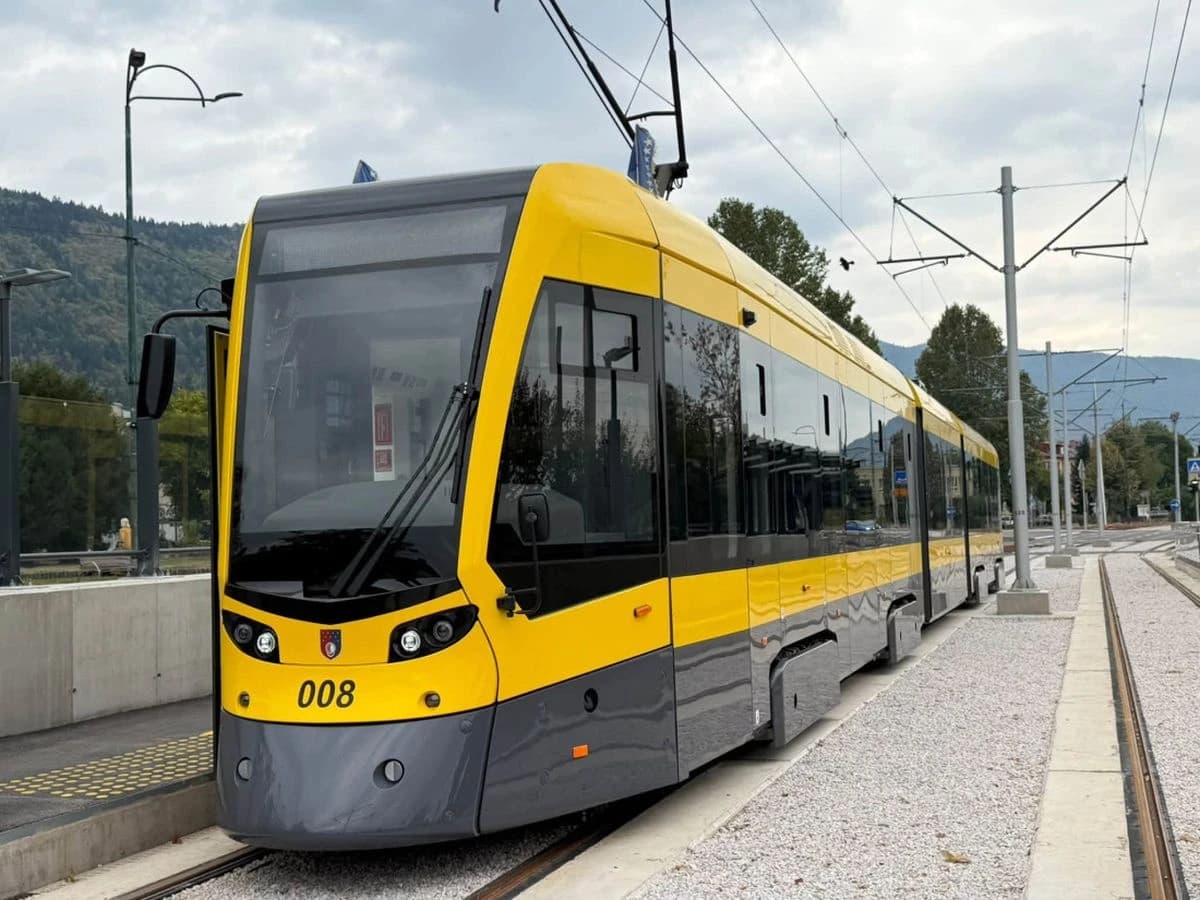 Hrasnica dobila tramvajsku vezu s Baščaršijom: Prvi tramvaj jutros krenuo novom linijom