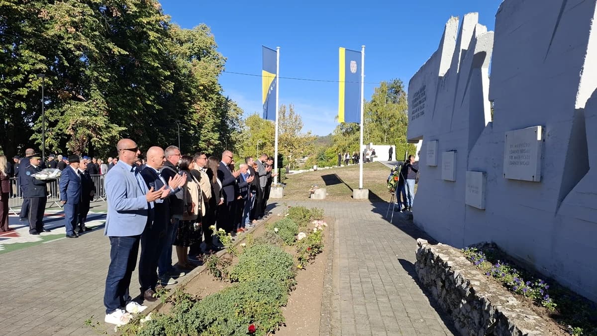 Odavanje počasti na Slanoj Banji