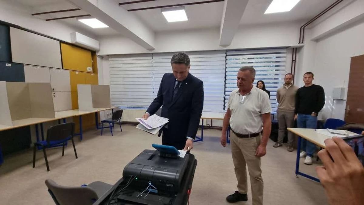 Denis Bećirović glasao u Tuzli