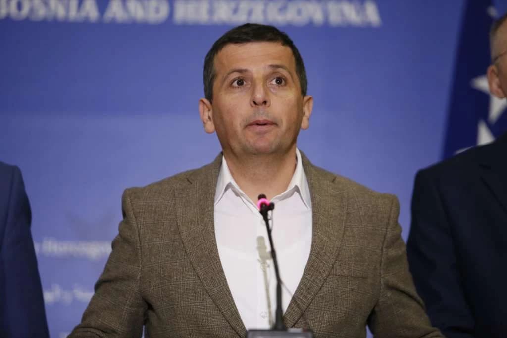 Vukanović: Žao mi je što sam izgubio 20 najboljih godina života skačući za ovakav narod