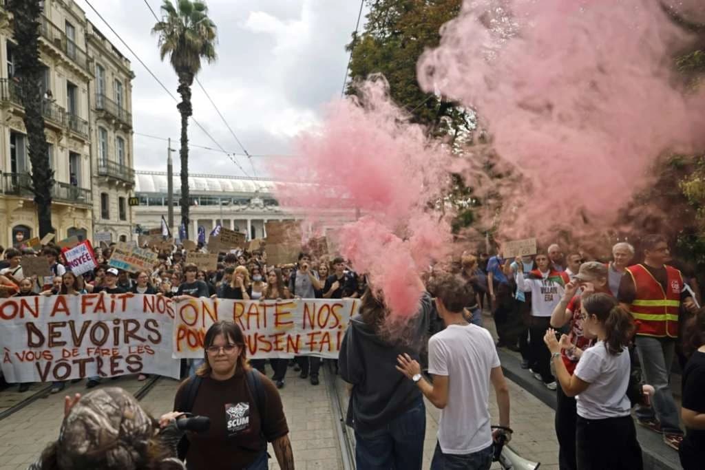 Gotovo pola miliona ljudi na ulicama širom Francuske tokom protesta učenika i studenata