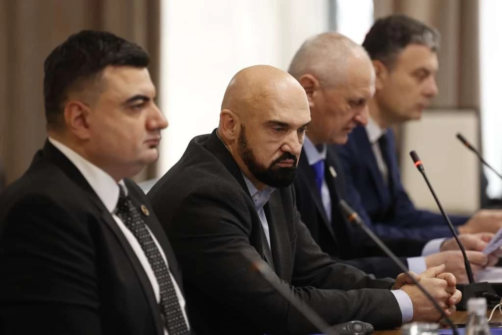 Isak nije prenio ministarsku funkciju, javnost se obmanjuje