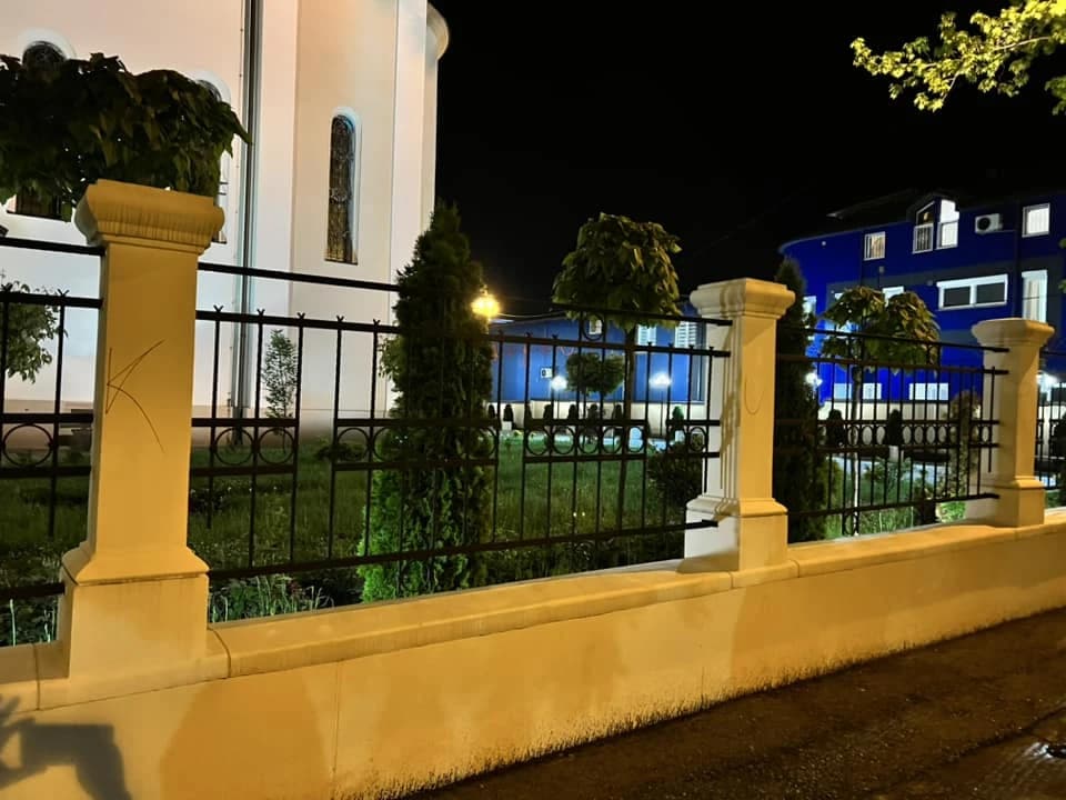 Dvorište crkve u Tuzli