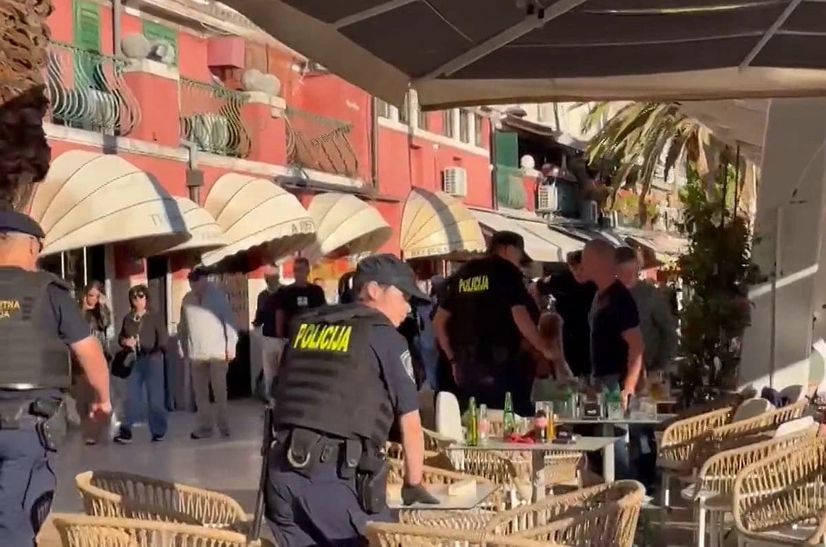 Splitska policija privela 18 navijača Ajaxa, pronađeno hladno oružje