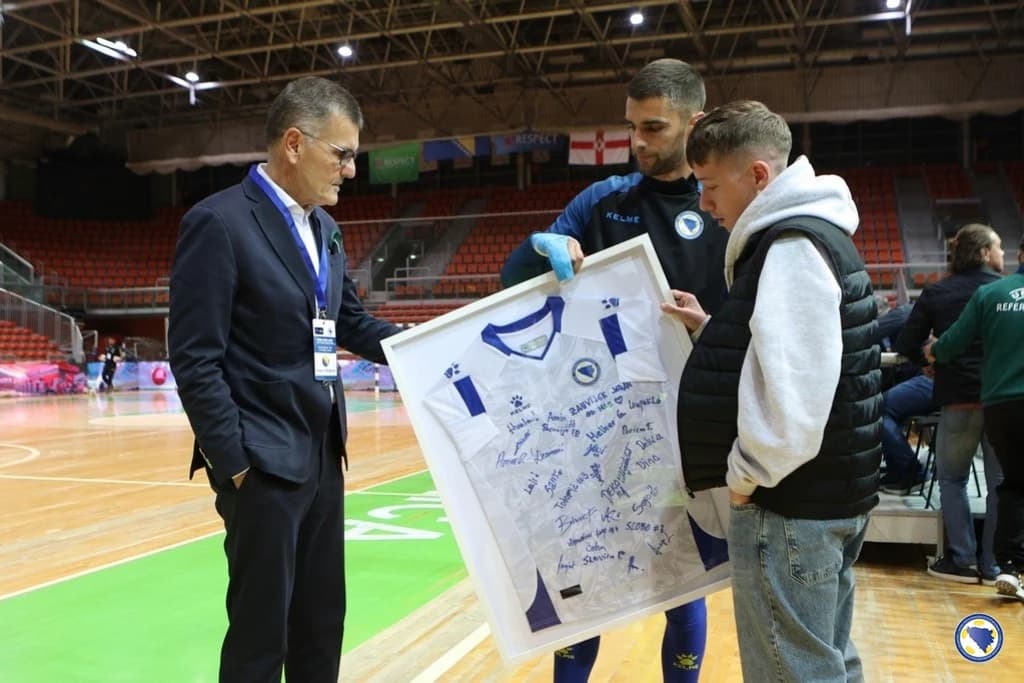 Dres reprezentacije BiH uručen porodici Nihada Kukana