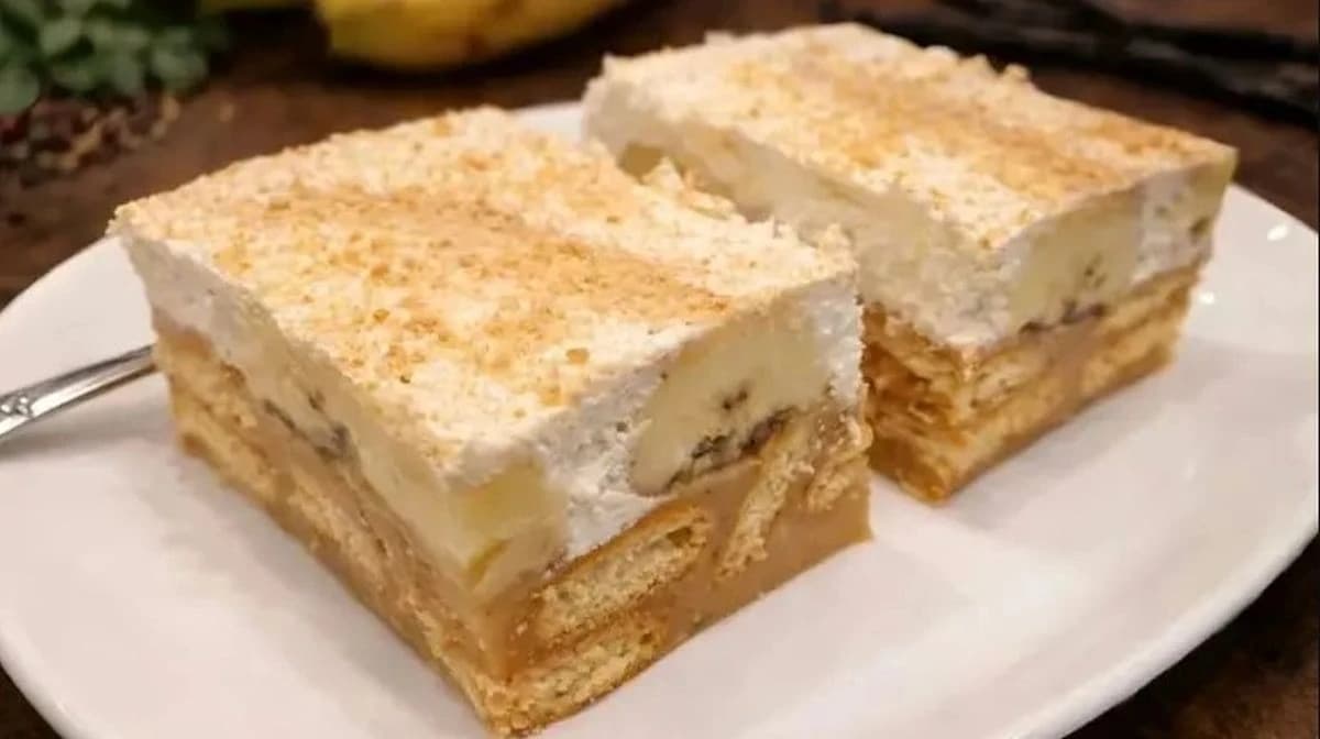Ovaj kremasti kolač gotov je za 15 minuta: Ne peče se, a potrebni su samo banane, keks i puding