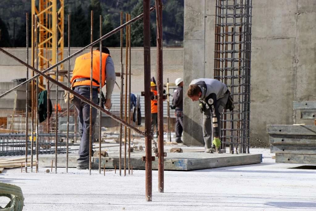 Porezna uprava FBiH u jednom danu otkrila 58 neprijavljenih radnika, izrečeno skoro 376.000 KM kazni