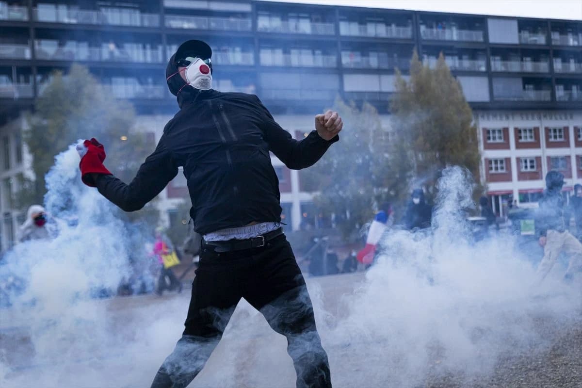 Nasilje širom Francuske tokom protesta: Uhapšeno najmanje 1.200 osoba