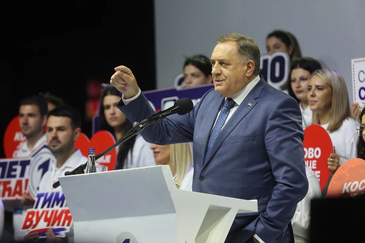 Dodik na Vučićevom predizbornom skupu: Dijelimo ideju jedne države, živimo naš srpski san
