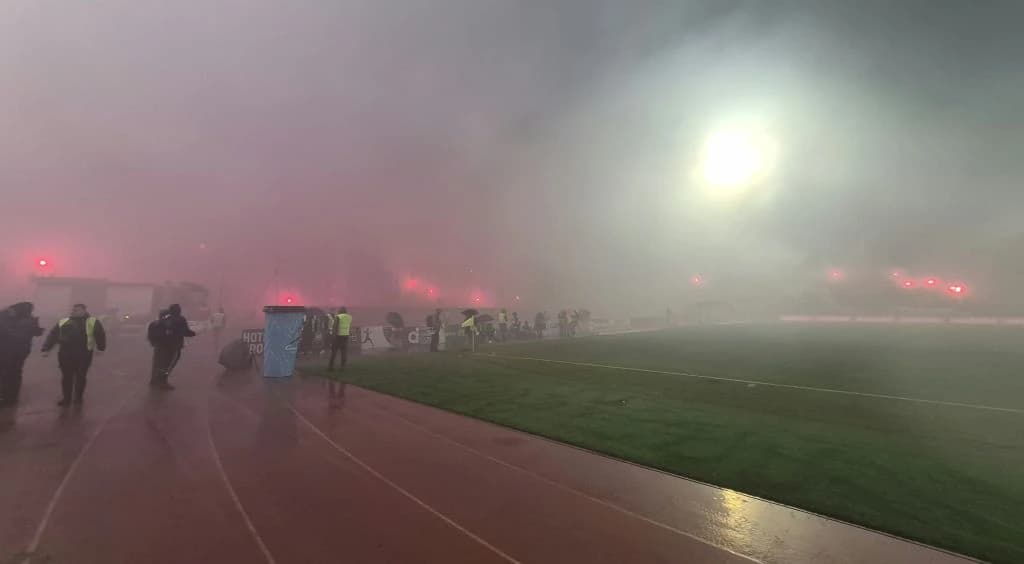 Manijaci otkazali početak derbija, uzvratili i navijači Sarajeva