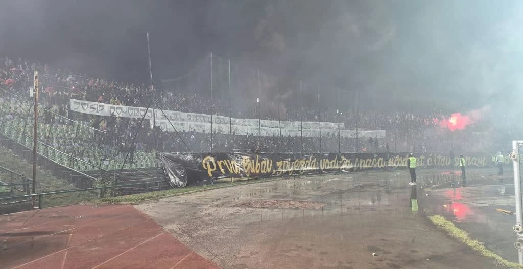 Horde zla odgovorile Manijacima: Idol mitomana...
