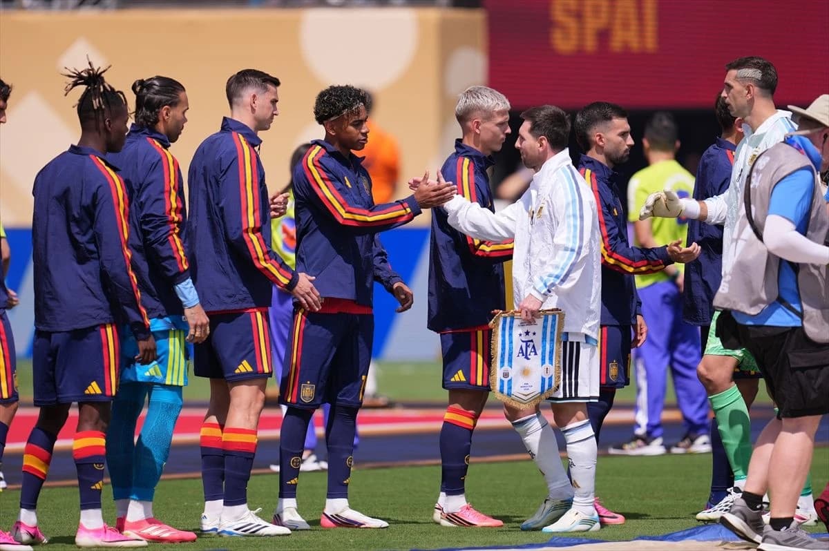 Lamine Yamal i Lionel Messi kandidati su za trofej