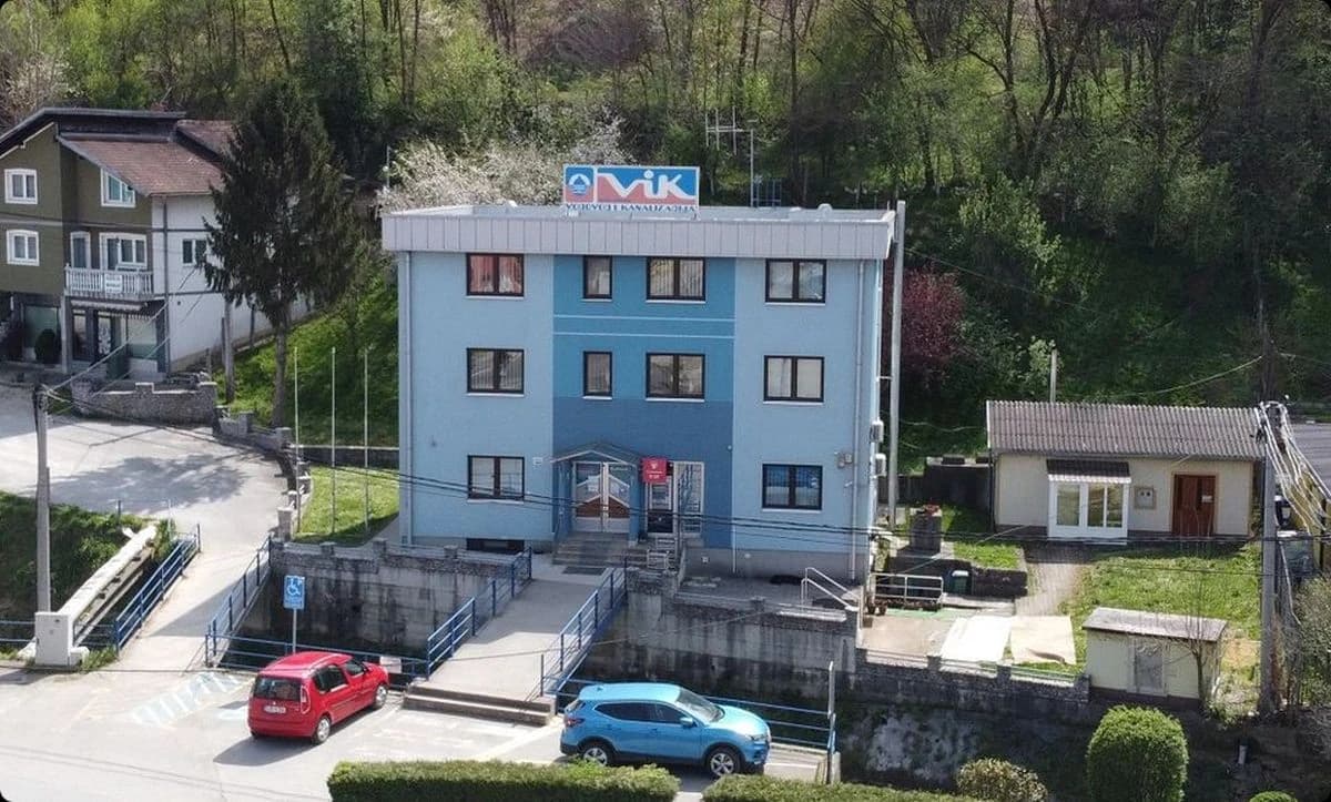 Velika Kladuša u minusu, a u plusu: Vodovod izmislio dobit, sakrio dugove i pustio 2,2 miliona KM niz vodu