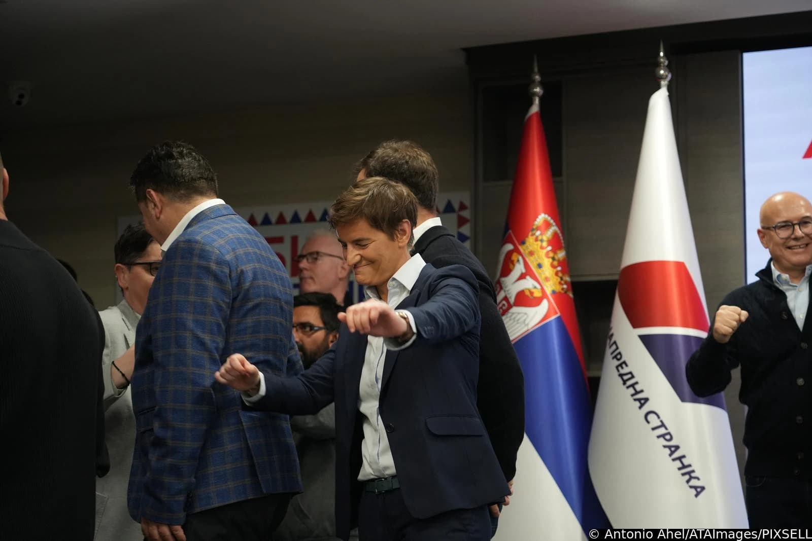 Dok je Vučić gubio izbore, u štabu SNS-a pjevalo se zločincu Ratku Mladiću