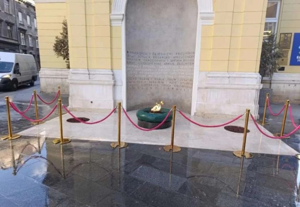 Saniran prostor spomenika "Vječna vatra" i vraćen u prvobitno stanje nakon devastacije