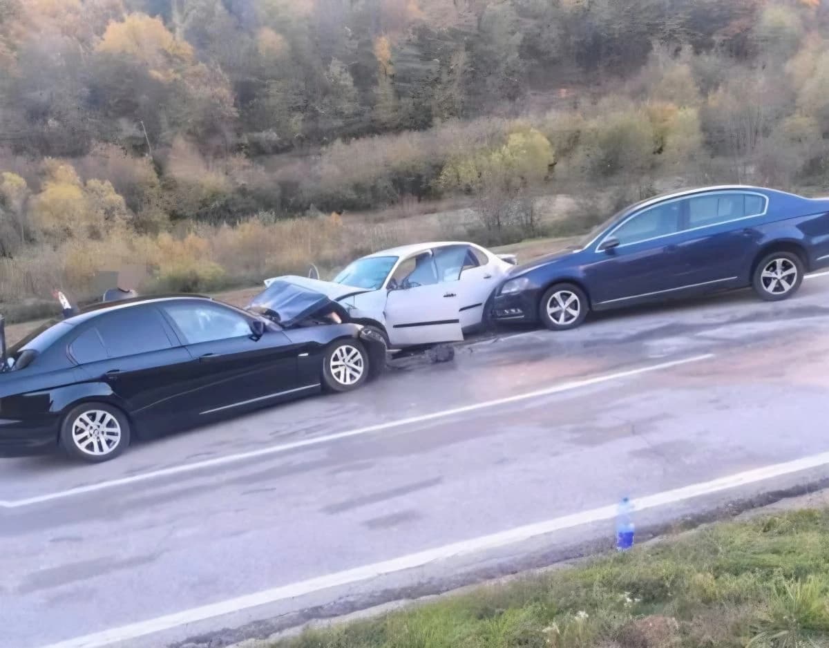 Četiri osobe teško povrijeđene u saobraćajnoj nesreći na Komaru kod Donjeg Vakufa, među njima i dijete