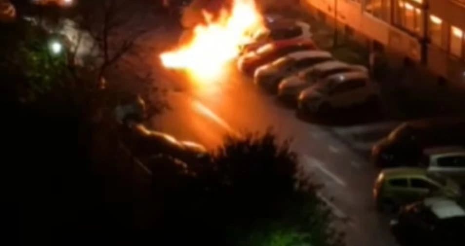Izgorjelo više automobila u Hrasnom i na Grbavici, za paljevine se sumnjiče trojica maloljetnika