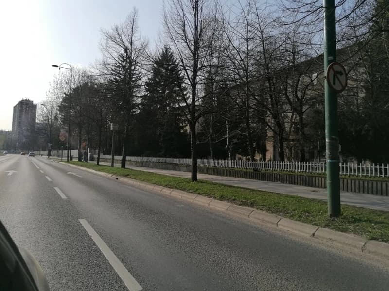 Na ulicama tek nekoliko automobila