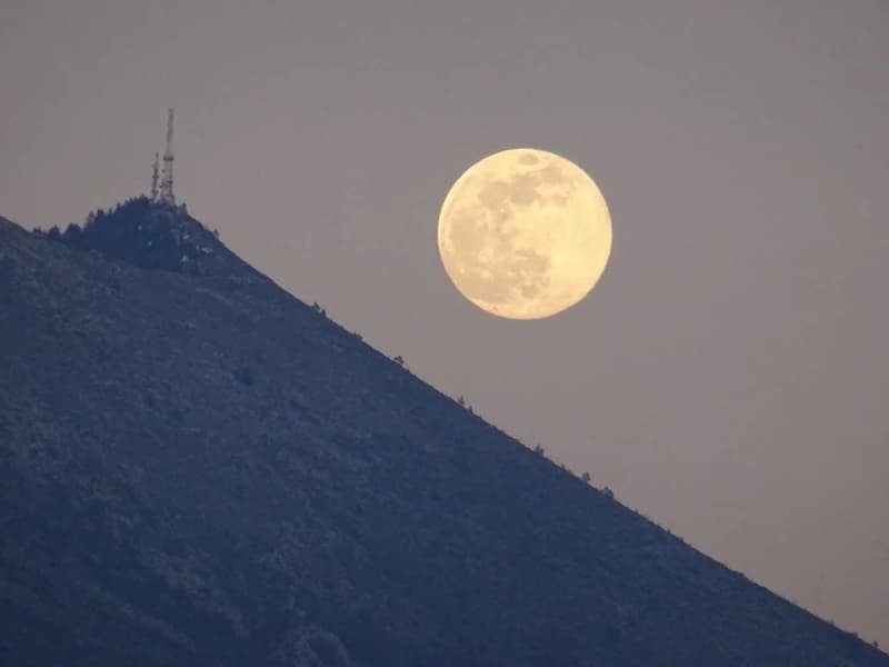 Super ružičasti Mjesec