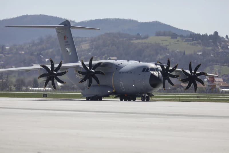 Na aerodrom Sarajevo stigla medicinska pomoć Turske za BiH