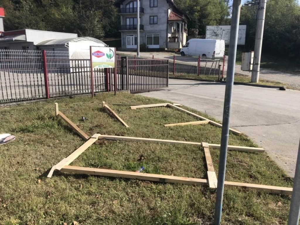 Porušeni plakati SDA u Gradačcu