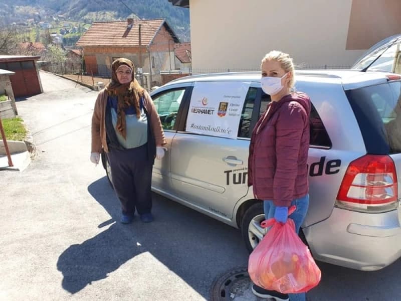 Pomoć Općine Centar i Merhameta osobama starijim od 65 godina