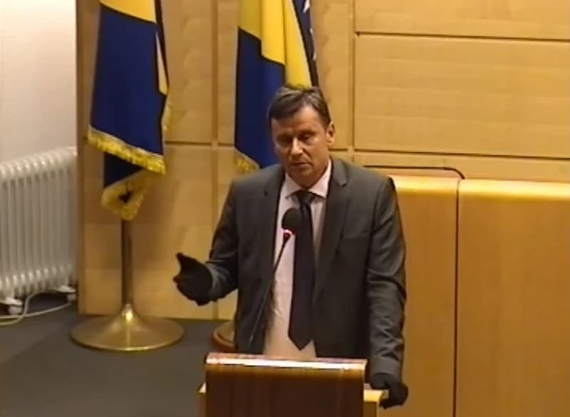 Novalić o "korona zakonu": Ovo je "podnošljiv oblik života" kako bi se dobilo vrijeme za druge mjere