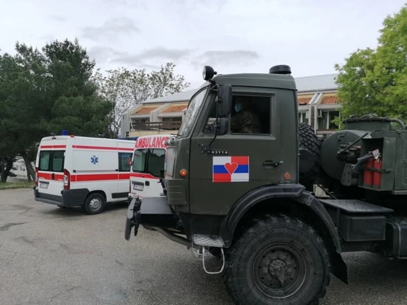Ruska ambasada: "Odbijamo insinuacije da ruski medicinski radnici stižu iz sasvim drugih razloga"