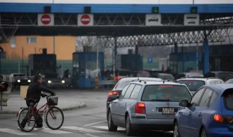 Pojačan promet na graničnim prijelazima Bosanski Brod i Orašje