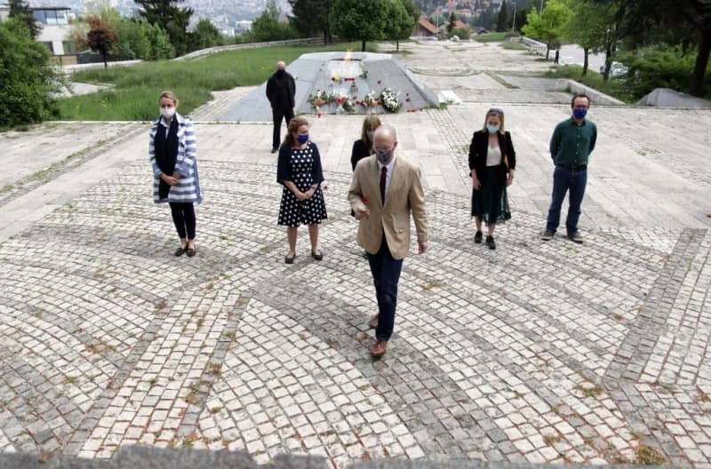 Ambasadori položili cvijeće: Naša namjera je da odamo počast žrtvama fašizma