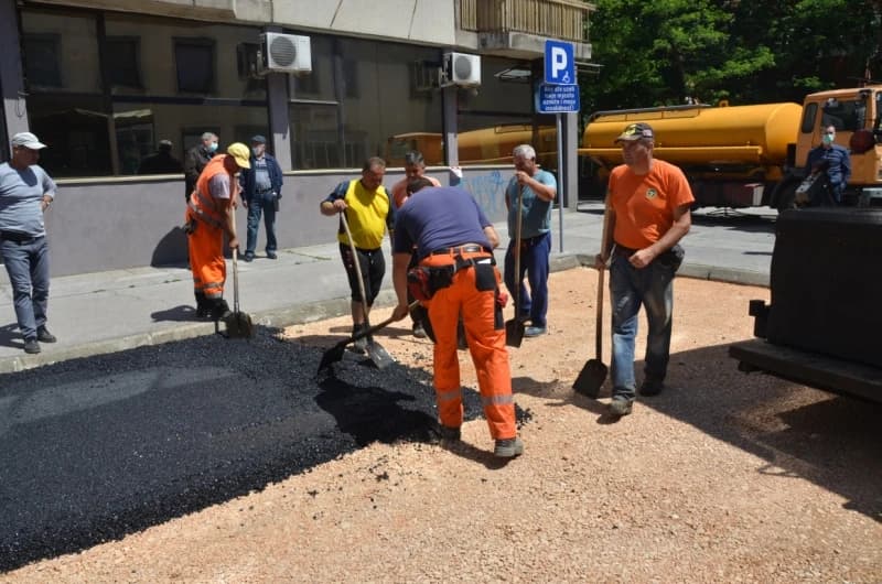 Ulica Envera Šehovića, parking