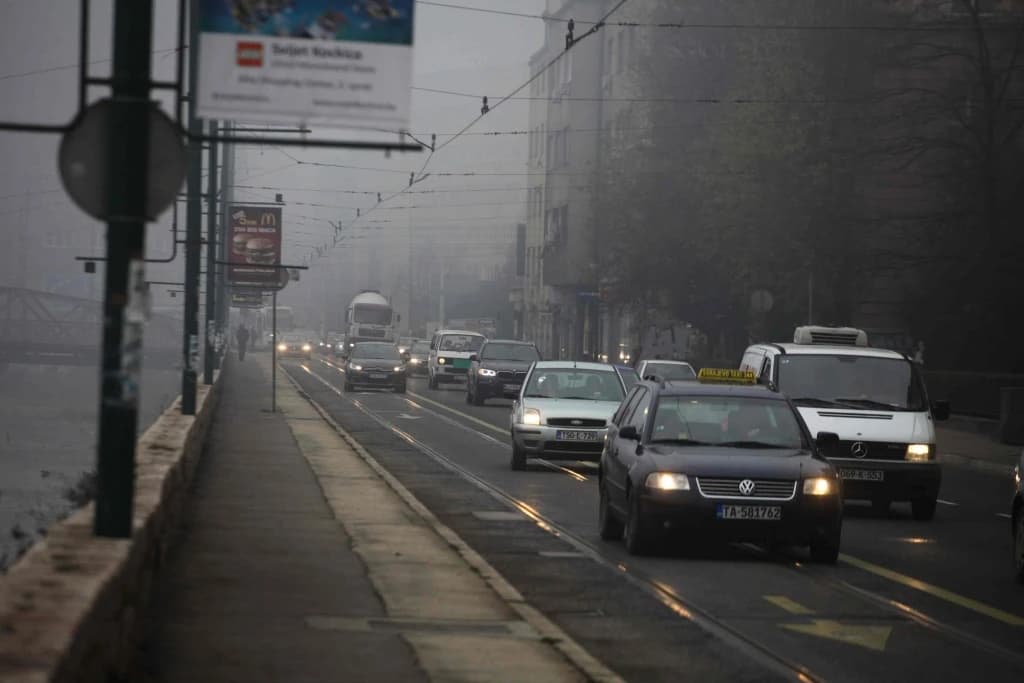  Vozači oprez zbog magle i vlažnog kolovoza 
