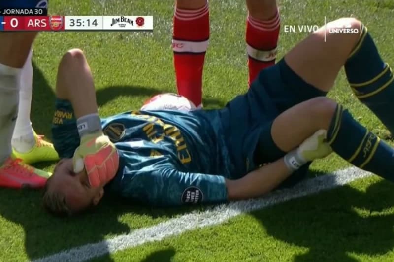 Stravična povreda golmana Arsenala: Bolni urlici prolamali se stadionom, Kolašinac i saigrači hvatali se za glavu