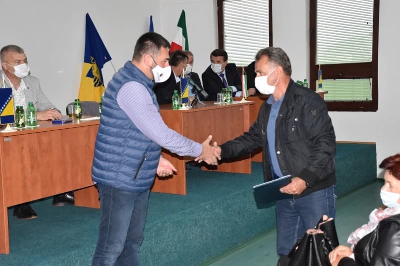 U Ustikolini potpisani ugovori: Građevinski materijal za 21 korisnika iz pet općina