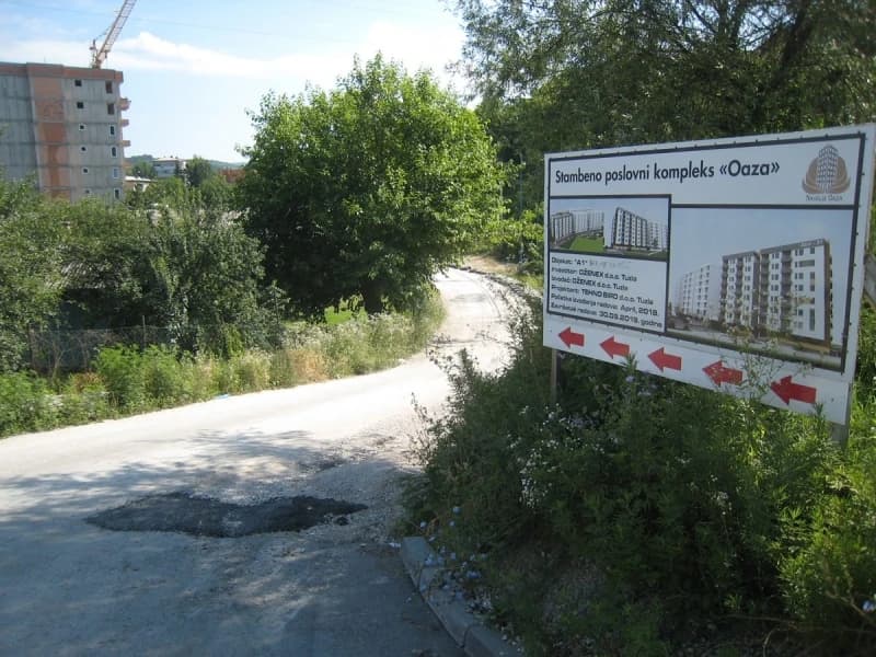 Jedini pristupni put naselju "Oaza"