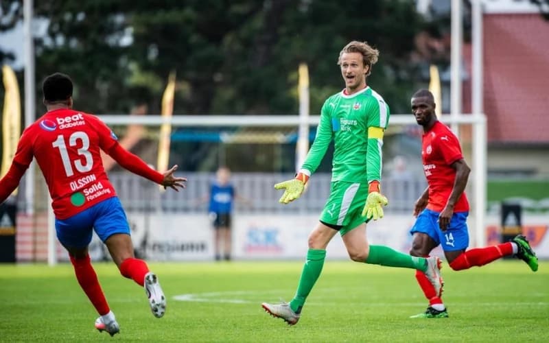 Spasio bod: Bivši golman Manchester Uniteda pogodio u stilu Edina Džeke 