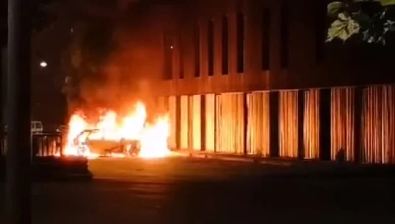 Fudbalera pretukli i zapalili mu skupocjeni automobil