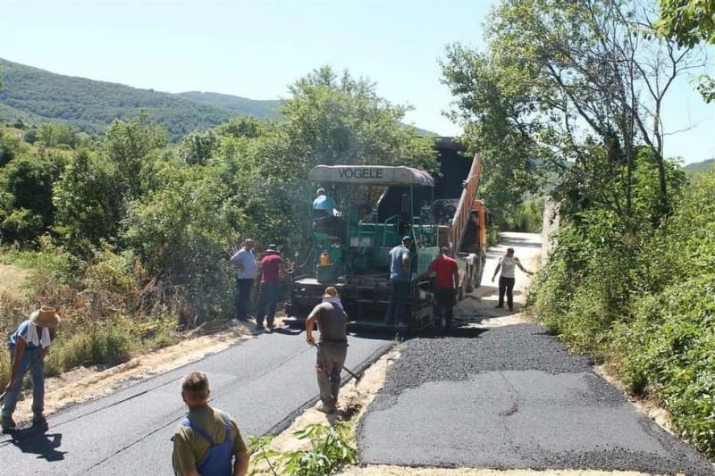 Složna braća iz Nevesinja grade put u povratničko naselje