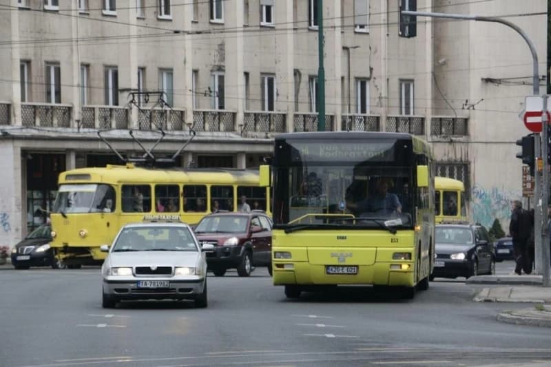 Tramvaj i autobus