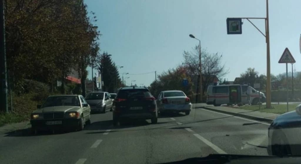 Policija još nije utvrdila ko je mladić koji se bacio pod kamion u Hotonju