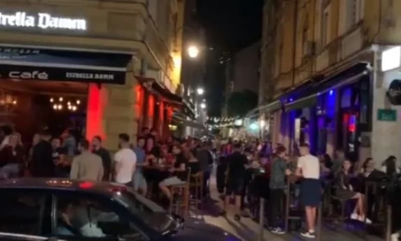 Ispunjeni kafići u Sarajevu