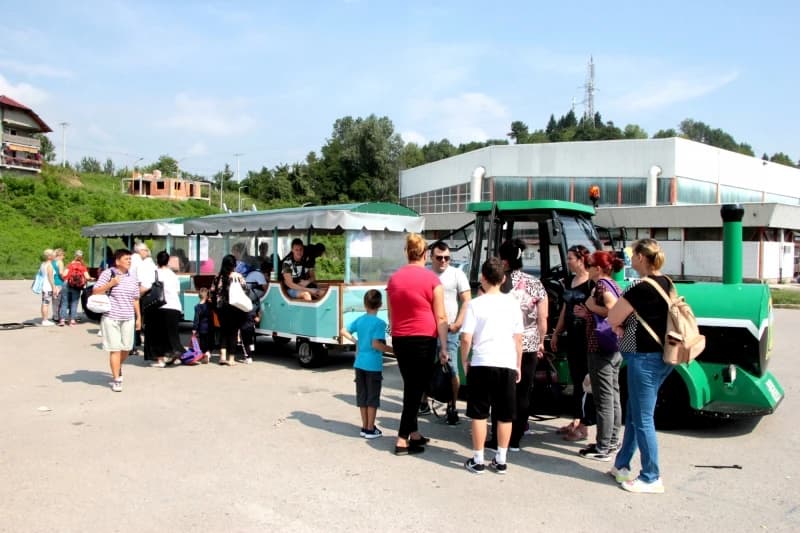Traži se karta više za turistički vozić od Banovića do izletišta Zlaća