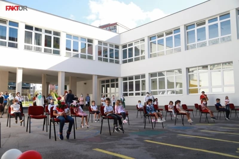 Jutros počela školska godina u Kantonu Sarajevo sa posebnim mjerama zaštite
