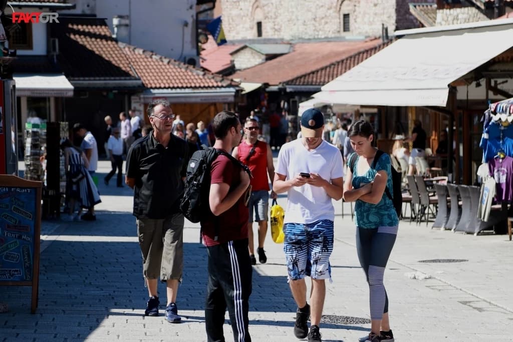  Danas sunčano, na jugu do 33 stepena 