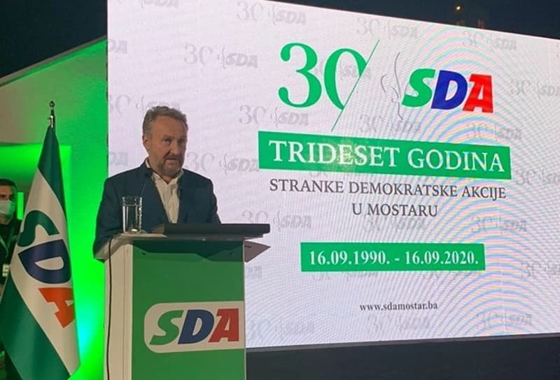 Izetbegović na skupu u Mostaru