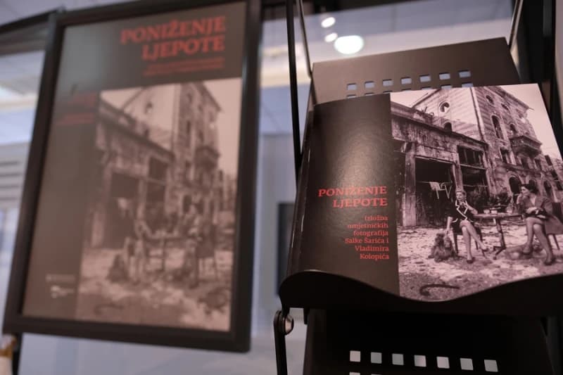 Granatiranje Mostara: Izložba umjetničkih fotografija Salke Šarića i Vladimira Kolopića otvorena u Galeriji Općine Novi Grad