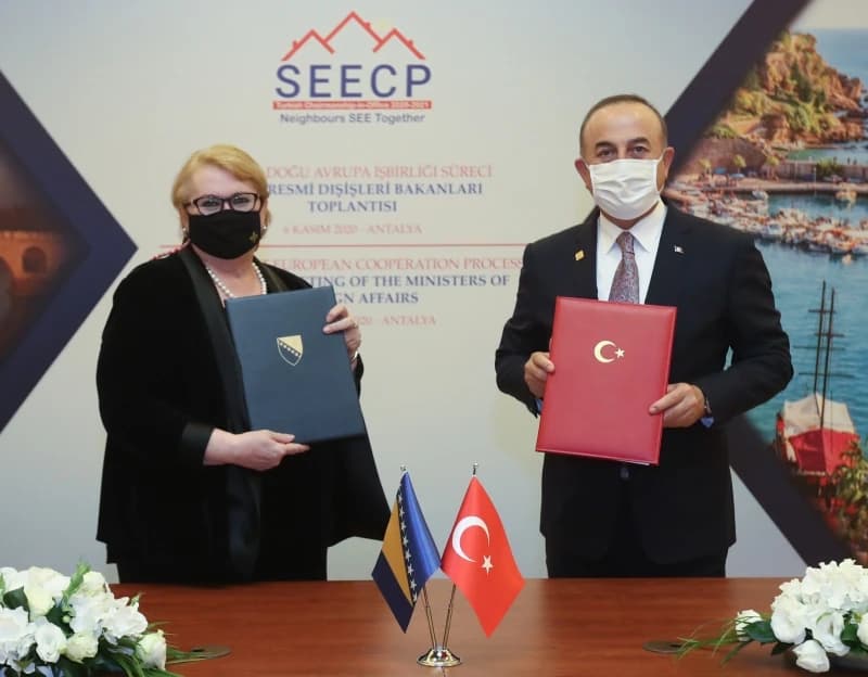 Cavusoglu i Turković potpisali Memorandum o saradnji, sa Selakovićem razgovarali o autoputu Sarajevo- Beograd